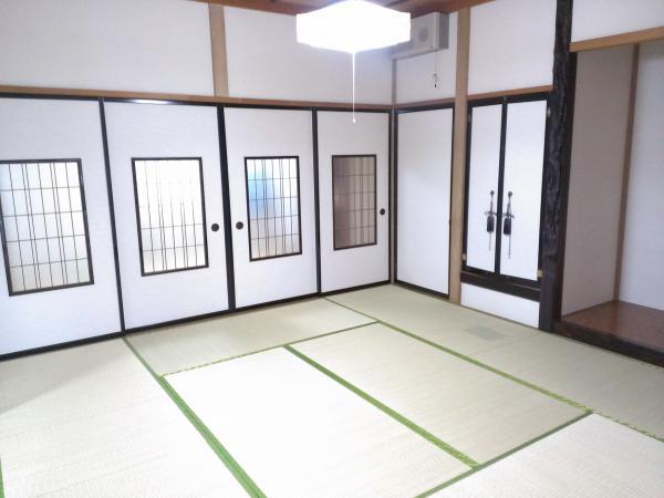 Non-living room. The first floor Japanese-style room 8 quires ・ Buddhist altar, Alcove