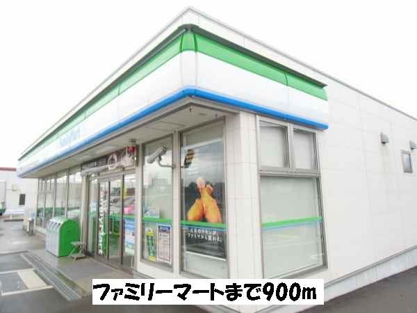 Convenience store. 900m to Family Mart (convenience store)