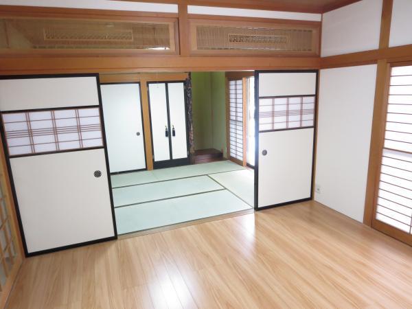 Non-living room. There are six tatami Japanese-style room next to the living room