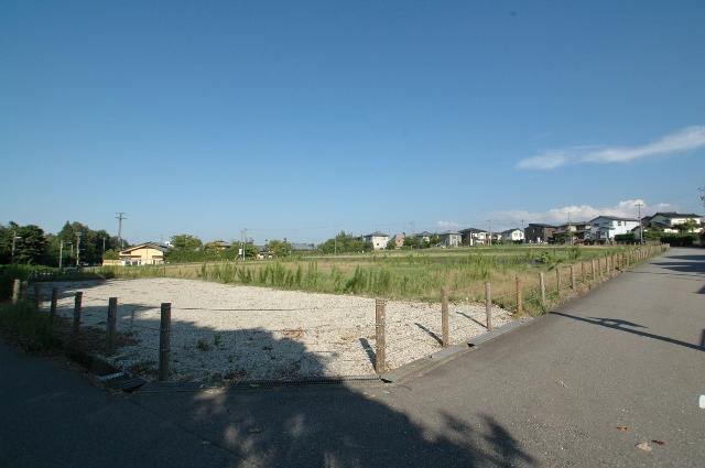 Local land photo. The photograph is a current state. Make the future residential development construction work. 