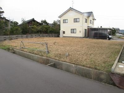 Local land photo. Frontage also spacious about 18m! 