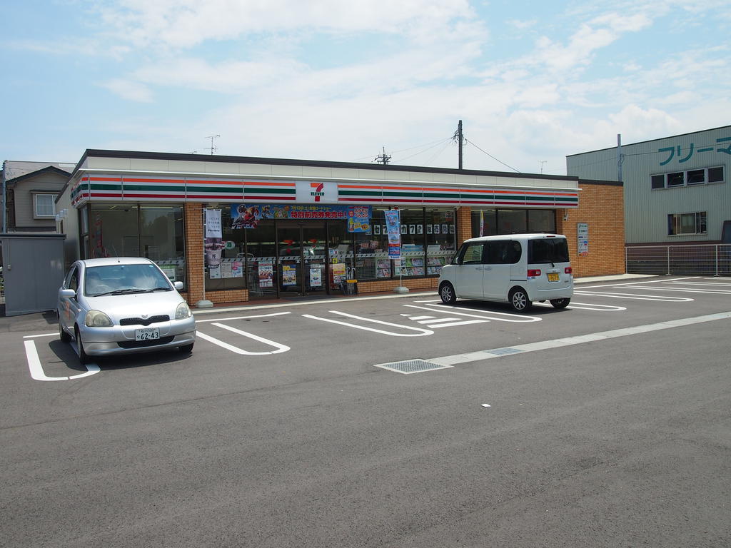 Convenience store. Seven-Eleven Shimobayashi store up (convenience store) 223m
