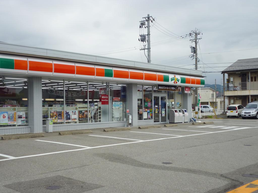 Convenience store. Thanks Kanazawa Nukashinbo store up (convenience store) 486m