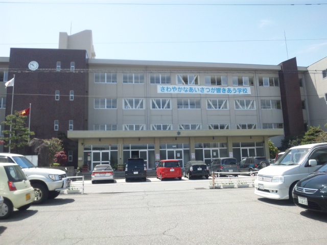 Junior high school. Nonoichi Municipal Nonoichi junior high school (junior high school) up to 1425m