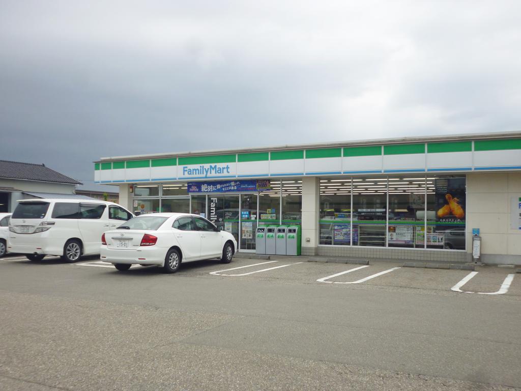 Convenience store. FamilyMart Nonoichi Yahagi store up (convenience store) 284m