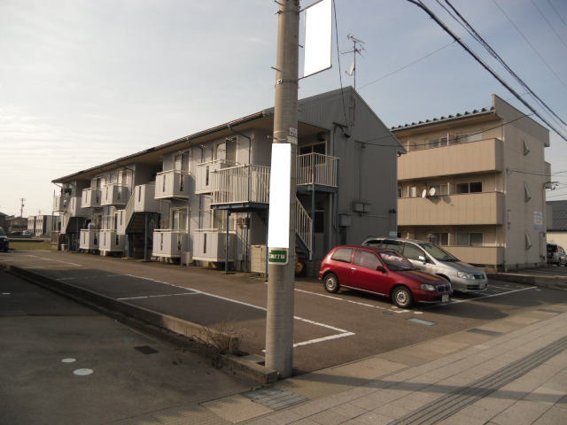 Building appearance. Appearance with a south-facing balcony