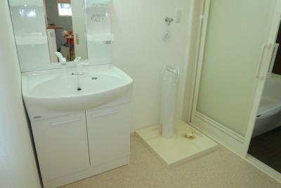 Wash basin, toilet. Indoor (08 May 2013) Shooting