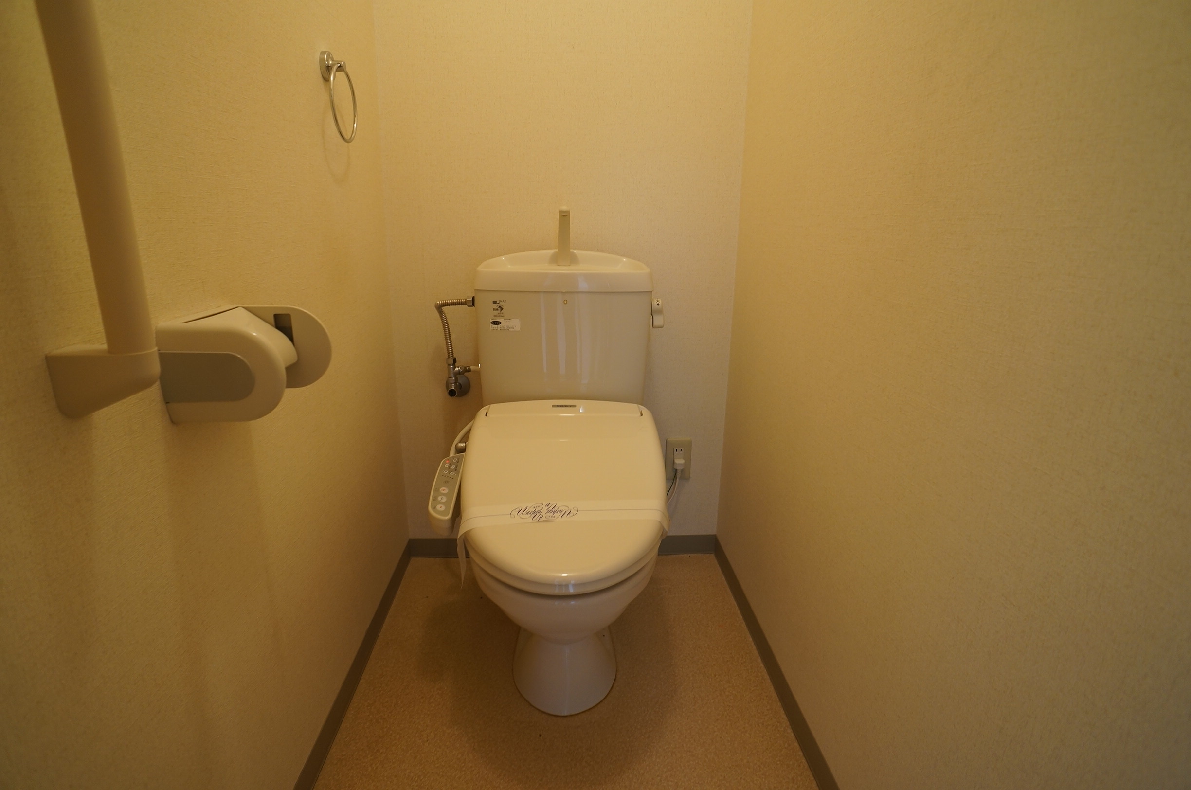 Toilet. Toilet (heating cleaning toilet seat)