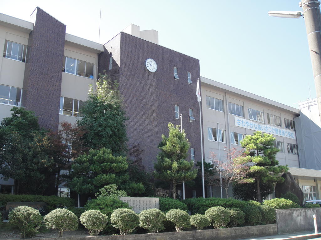 Junior high school. Nonoichi stand Nonoichi junior high school (junior high school) up to 1041m