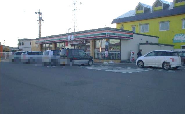 Convenience store. 530m to Seven-Eleven (convenience store)