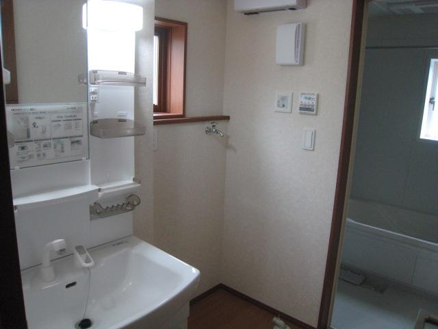 Wash basin, toilet. Indoor same specifications