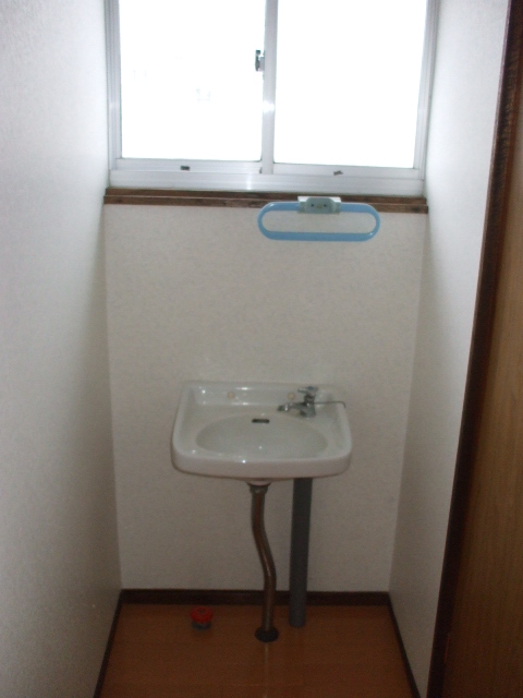 Other room space. Hand wash (2.20 Building)