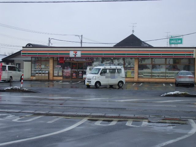 Convenience store. 550m to Seven-Eleven (convenience store)