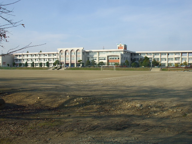 Junior high school. Municipal Hanamaki until junior high school (junior high school) 1300m