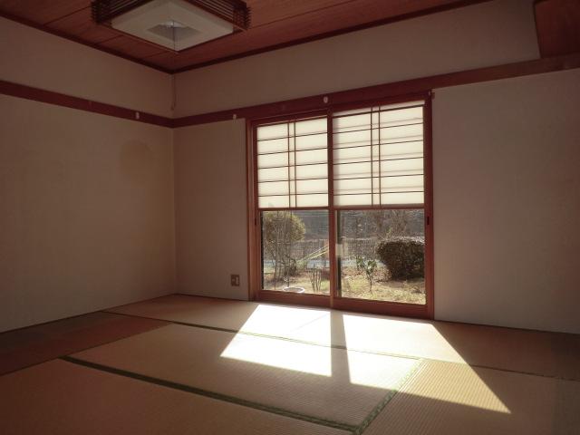 Non-living room. Japanese-style room (Yukimi shoji)