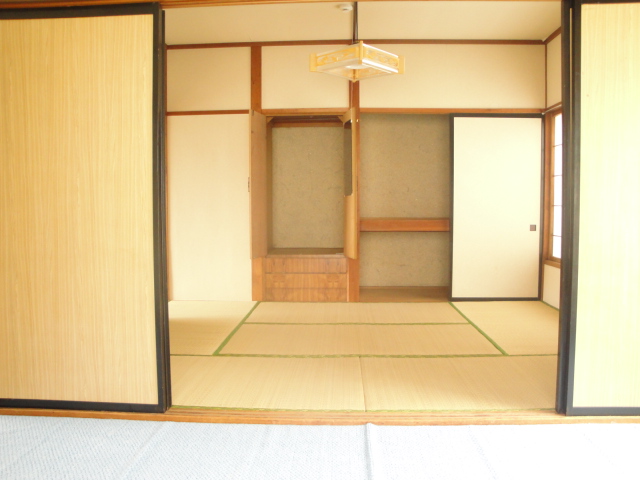 Other room space. It opened the sliding door will be 12 tatami space.