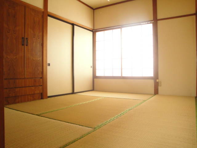Other room space. You can slowly in a quiet room! !