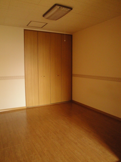 Other room space. This Room calm facing the living room and hallway!