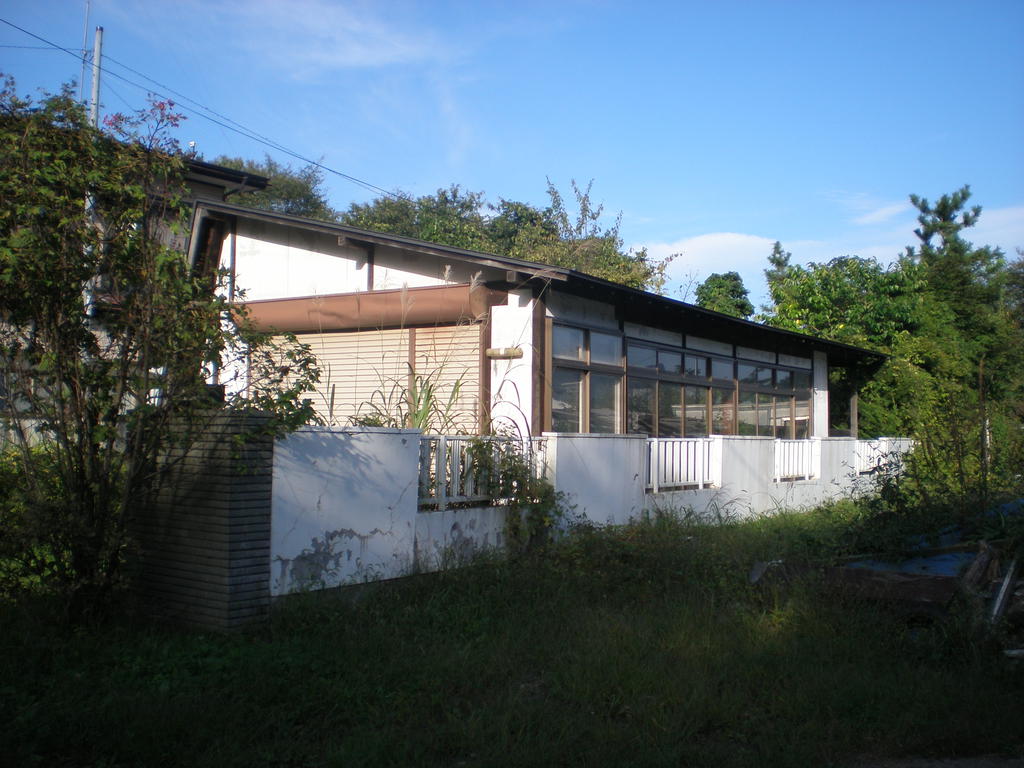 Other Equipment. Garage with shutter