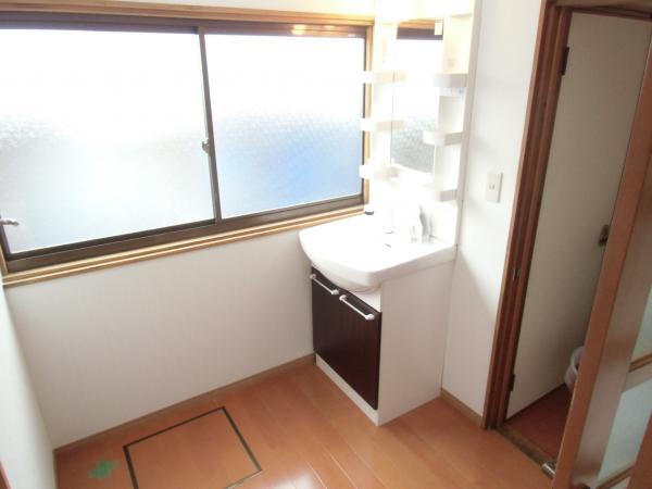 Wash basin, toilet. Washstand new exchange Asahieito ・ We exchange floor Zhang!