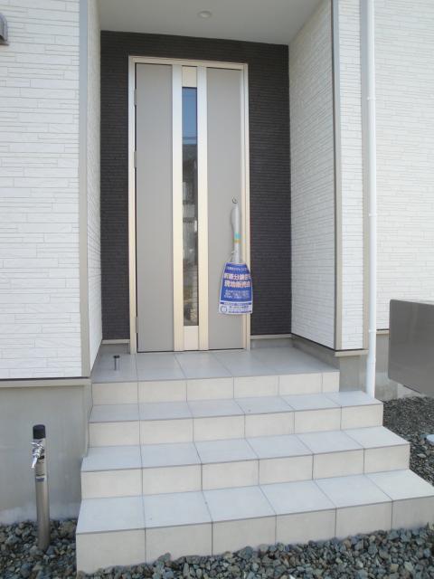 Entrance. Local (11 May 2013) Shooting