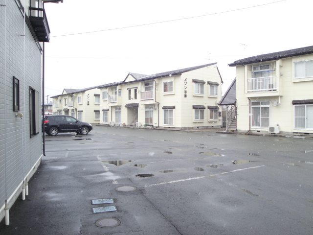 Parking lot. Spacious parking a breeze! In the parking space