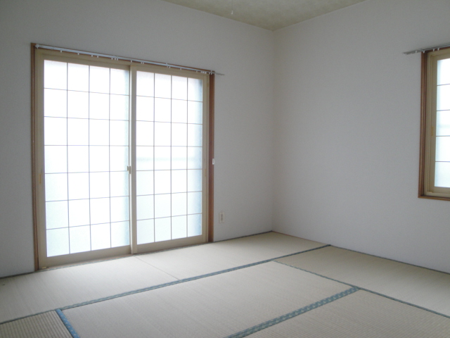 Other room space. It will be of two-sided lighting sunny rooms !!