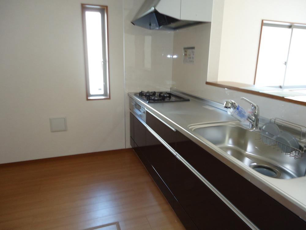 Kitchen. Face-to-face is a counter-type system Kitchen. Compartment is also located convenient. 