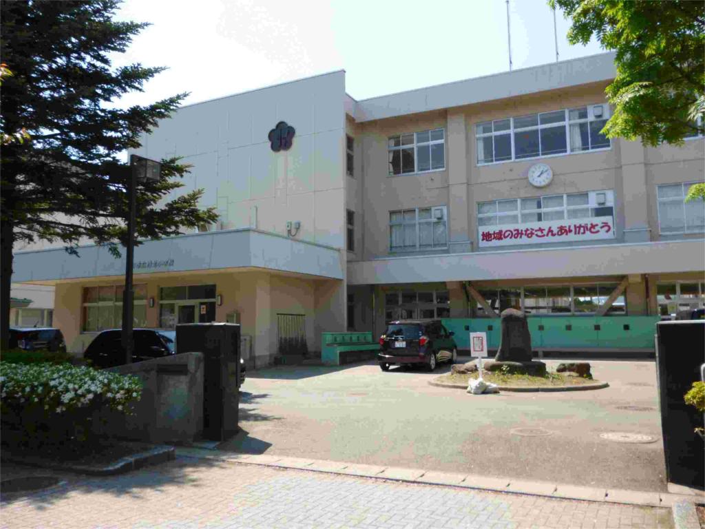 Primary school. "Tsukigaoka elementary school" 700m to (elementary school)