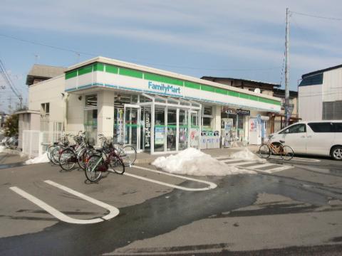 Other. 820m to the neighborhood convenience store (Other)