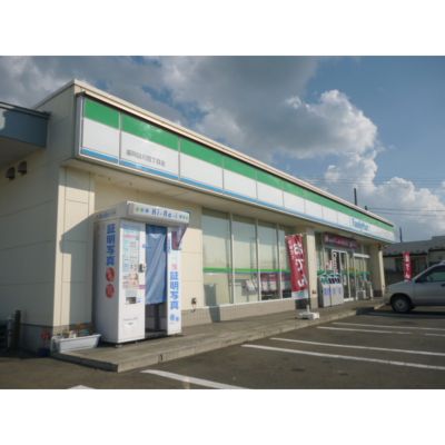 Convenience store. 770m to Family Mart (convenience store)