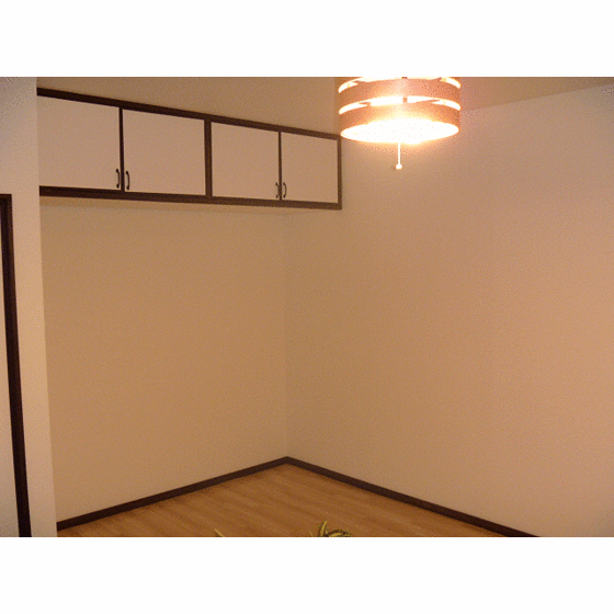 Western-style upper storage space