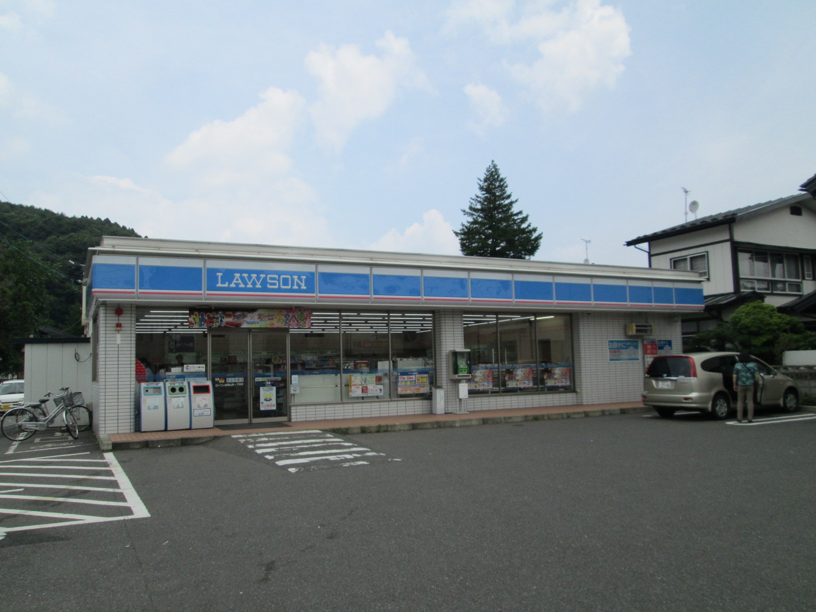 Convenience store. Lawson Morioka Yamagishi 1-chome to (convenience store) 687m