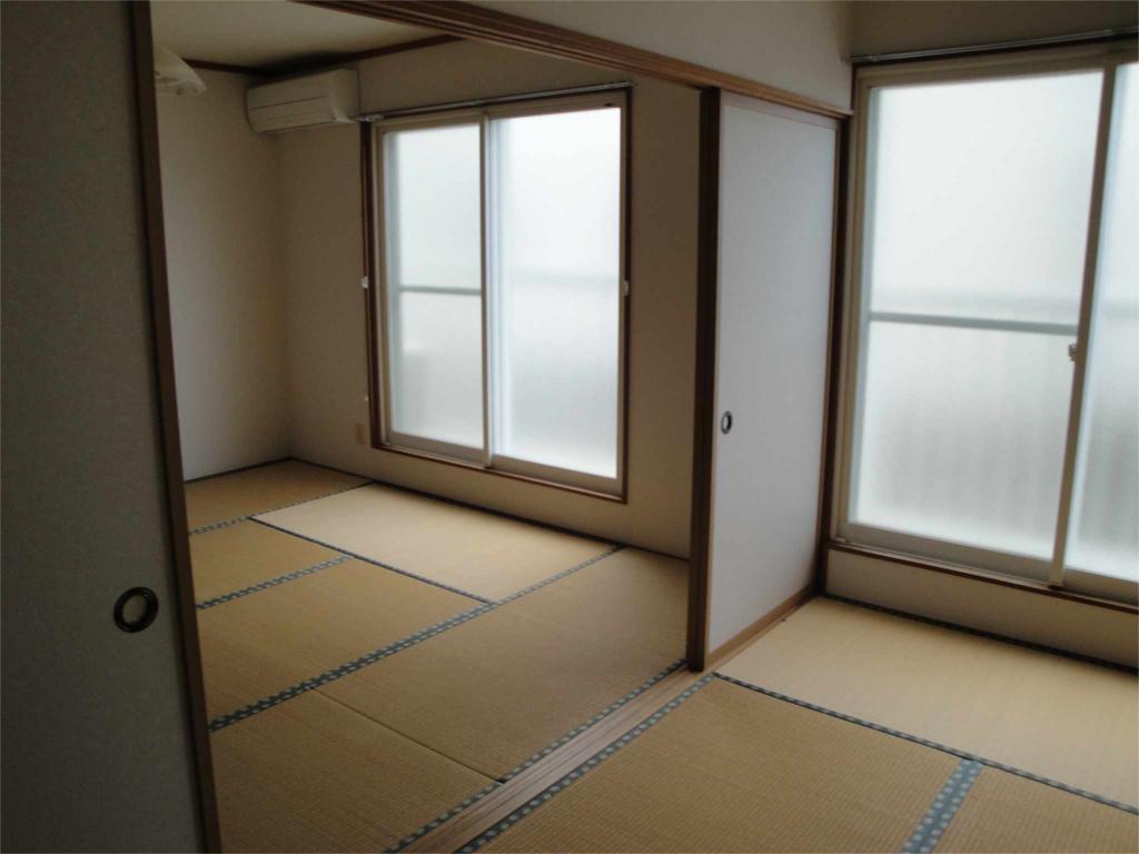 Living and room. It might also change and now the impression is changed from the Japanese-style Western-style!