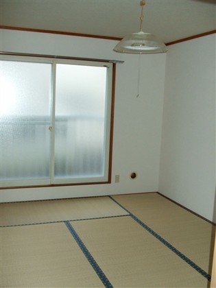 Living and room. Japanese-style room can be changed to Western-style if you wish.