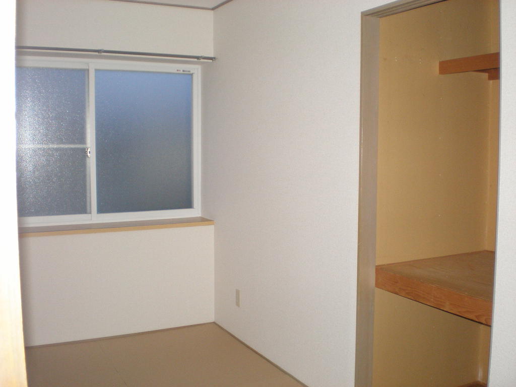 Other room space. Japanese-style room 6 quires