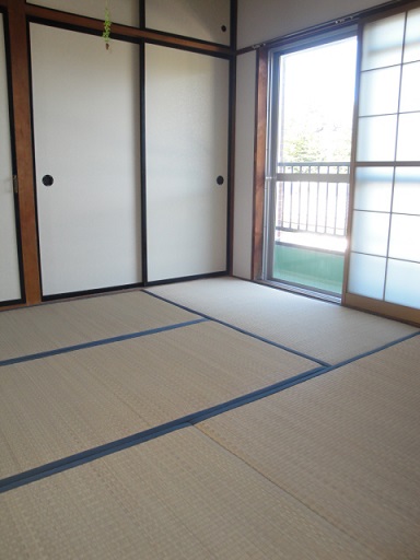 Living and room. It is a serene Japanese-style.