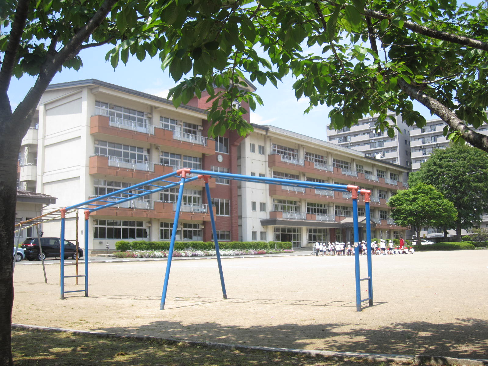 Primary school. 1058m to Morioka Tatsusakurajo elementary school (elementary school)