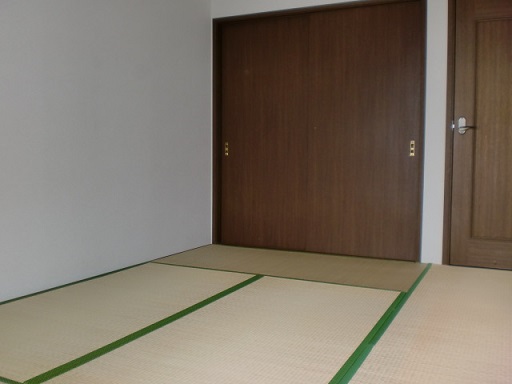 Other room space. It is a beautiful Japanese-style room.