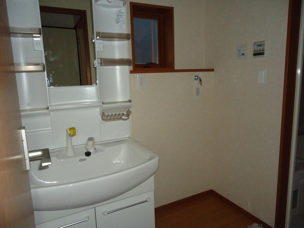 Wash basin, toilet. Vanity with shampoo dresser Indoor (11 May 2013) Shooting