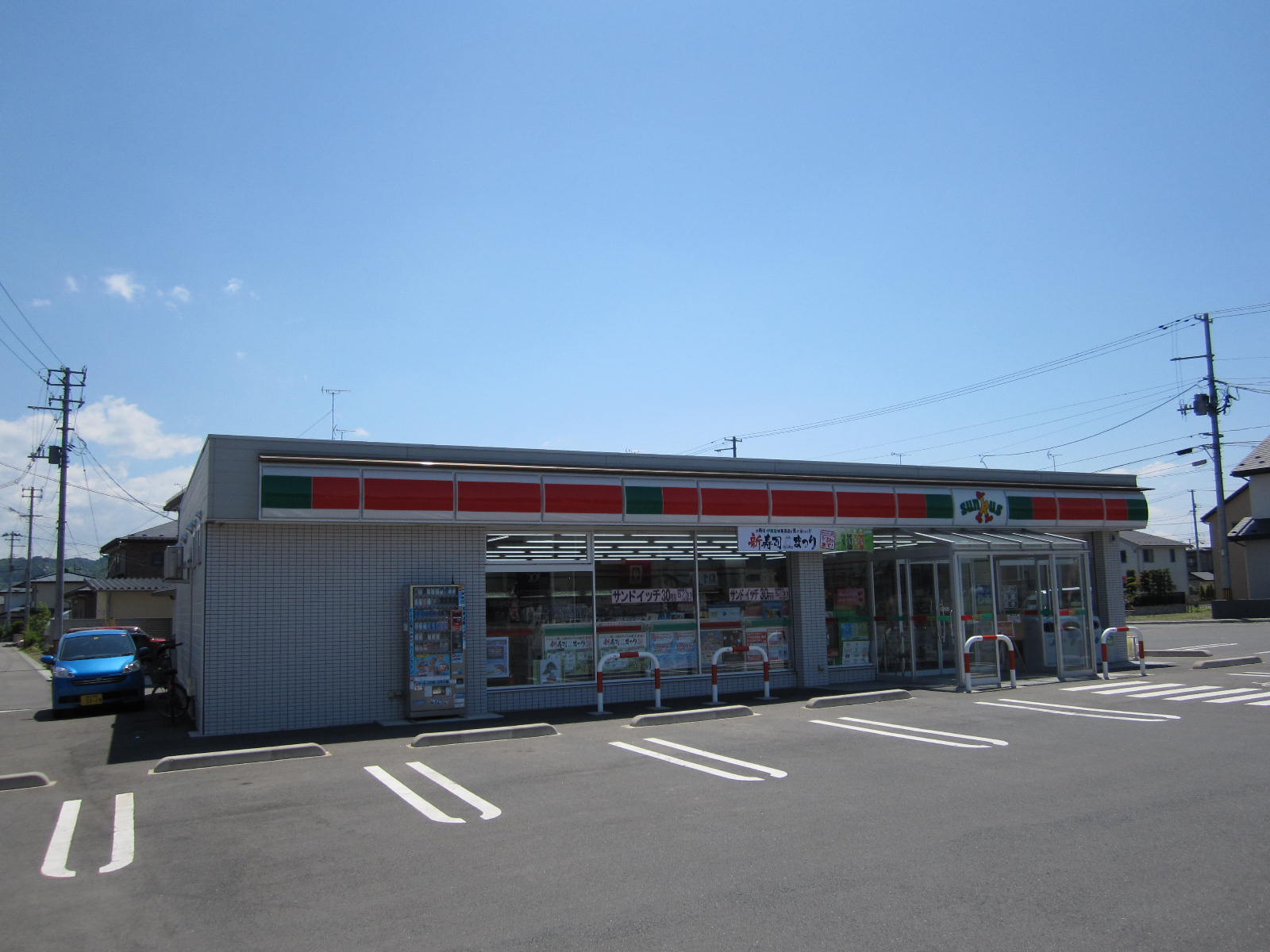 Convenience store. Thanks Morioka Mukainakano store up (convenience store) 402m