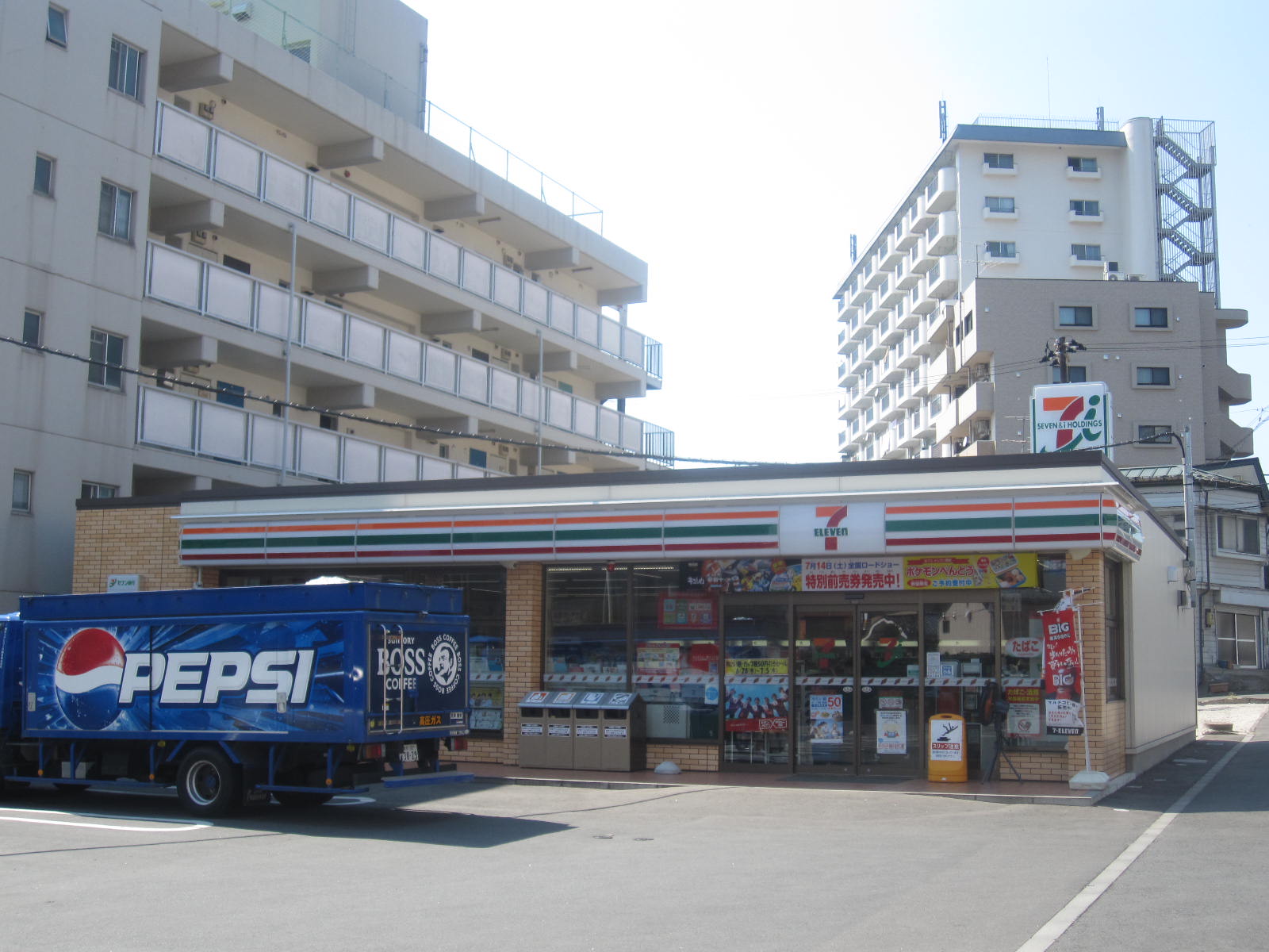 Convenience store. Seven-Eleven Morioka Minamiodori 3-chome up (convenience store) 666m