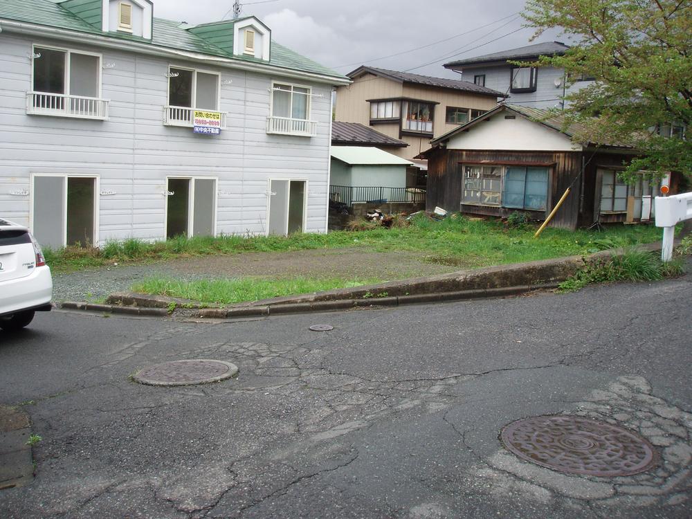 Local photos, including front road. Kuroishino 2-chome selling land