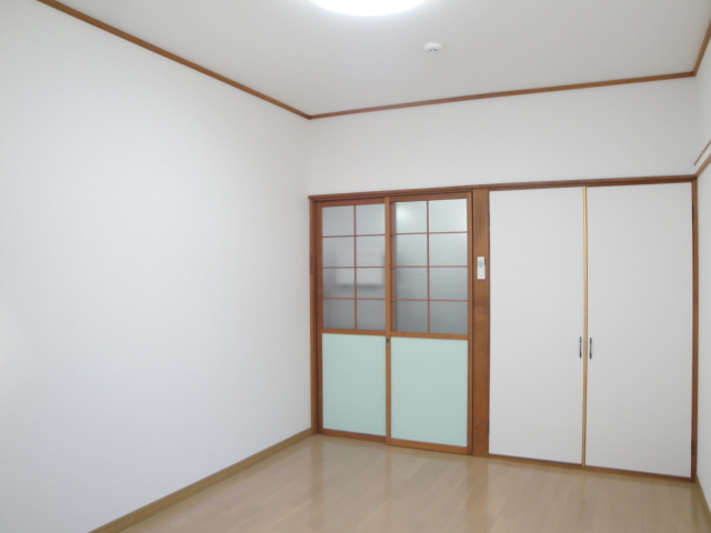 Other room space. In a quiet residential area, It will slowly rest !!