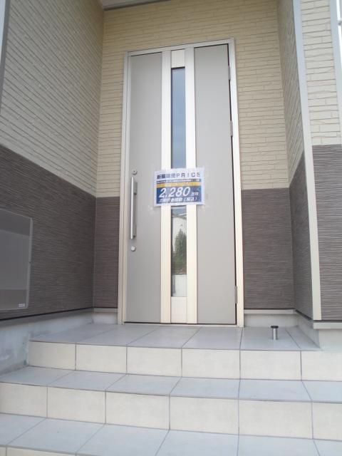 Entrance. Local (11 May 2013) Shooting