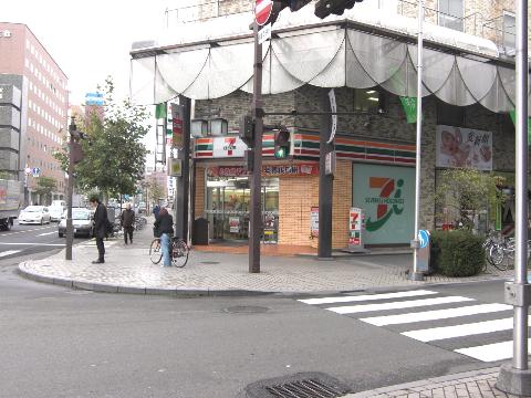 Other. 240m to the neighborhood convenience store (Seven-Eleven) (Other)