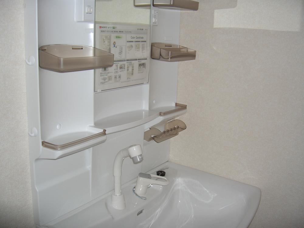 Wash basin, toilet. Interior