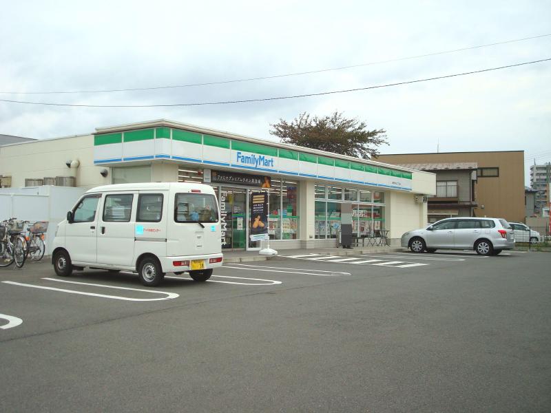 Convenience store. Family Mart Nishi Aoyama 2-chome up (convenience store) 118m