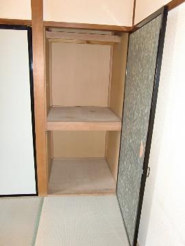 Other room space. Japanese-style storage