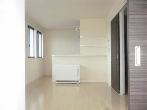 Other. Air conditioning ・ There thermal storage heaters